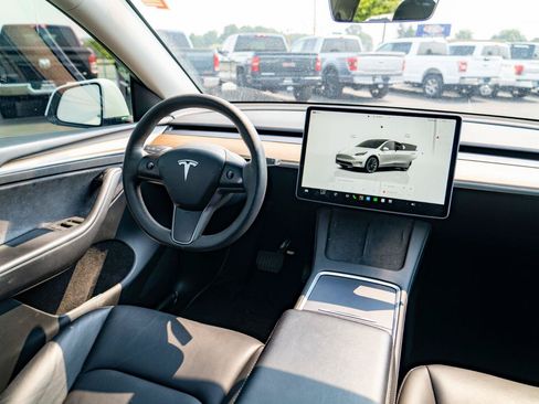 Used 2023 Tesla Model Y Long Range AWD/4WD image 18