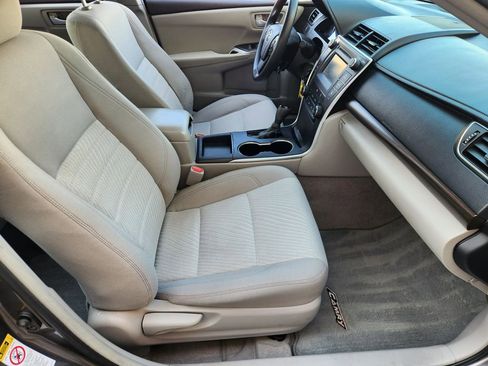 Used 2017 Toyota Camry LE image 14