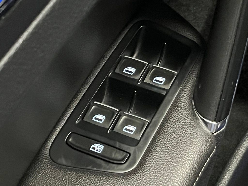 Used 2015 Volkswagen Golf R 4-Door AWD/4WD image 15