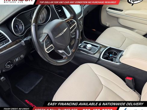 Used 2017 Chrysler 300 C RWD image 10