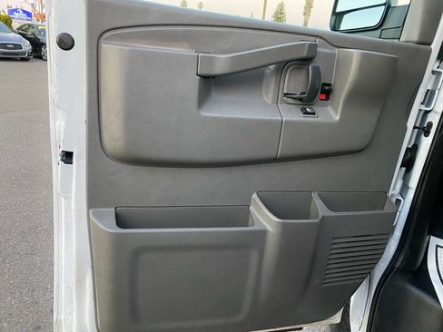 Used 2016 Chevrolet Express 2500 image 8