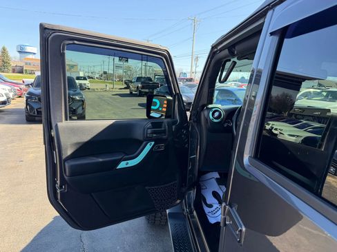Used 2018 Jeep Wrangler Unlimited Sport S AWD/4WD image 29