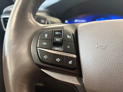 Used 2020 Ford Explorer Platinum w/ Premium Technology Package AWD/4WD image 32