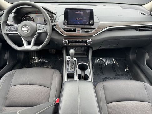 Used 2024 Nissan Altima 2.5 SV FWD image 12
