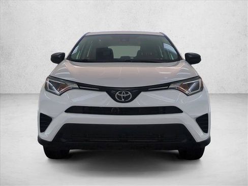 Used 2018 Toyota RAV4 LE FWD image 2