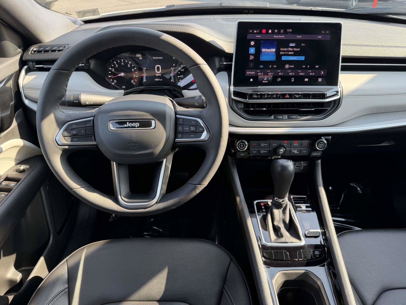 Used 2025 Jeep Compass Limited AWD/4WD image 10