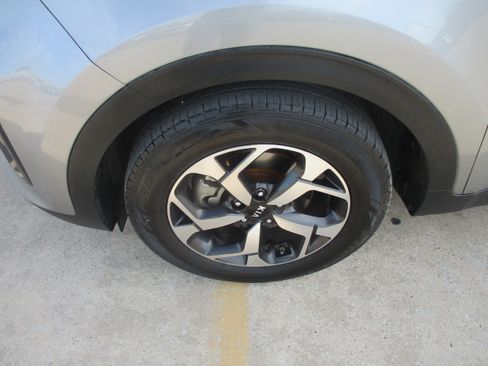 Used 2021 Kia Sportage LX w/ LX Fwd Popular Package image 3