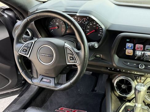 Used 2016 Chevrolet Camaro SS RWD image 13