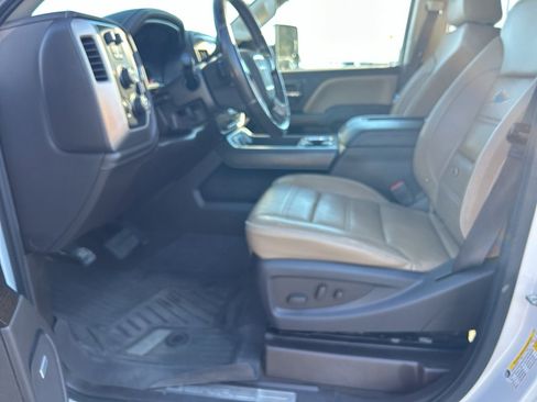 Used 2019 GMC Sierra 2500 Denali w/ Duramax Plus Package AWD/4WD image 13