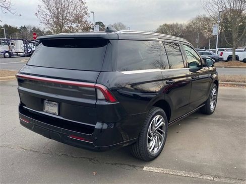 New 2025 Lincoln Navigator Reserve image 30