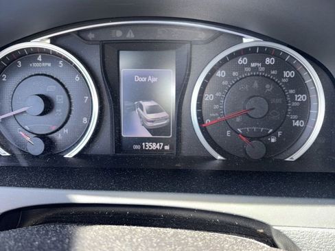 Used 2016 Toyota Camry SE FWD image 4