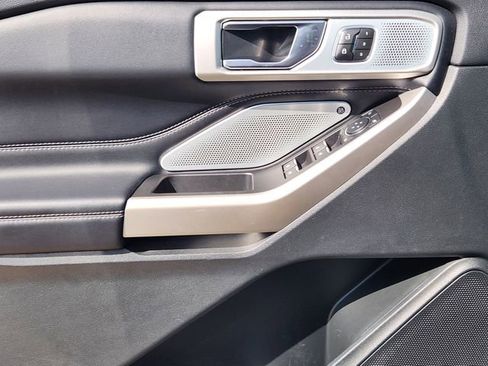 Used 2023 Ford Explorer Limited w/ Limited Technology Package image 25