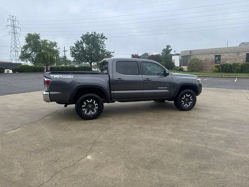 Used 2020 Toyota Tacoma TRD Off-Road AWD/4WD image 15