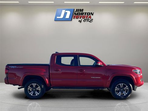 Used 2019 Toyota Tacoma TRD Sport image 4