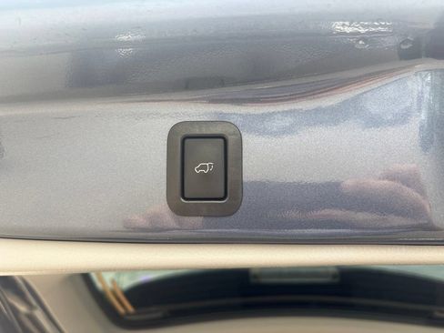 Used 2019 Toyota Highlander XLE AWD/4WD image 44