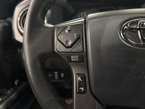 Used 2020 Toyota Tacoma TRD Sport image 21