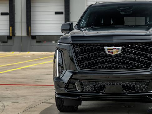 Used 2025 Cadillac Escalade V AWD/4WD image 30