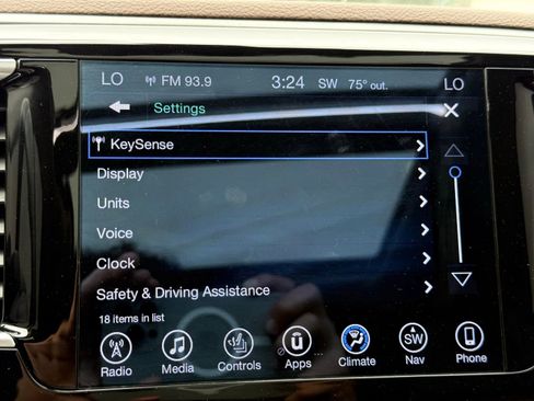 Used 2017 Chrysler Pacifica Limited image 67