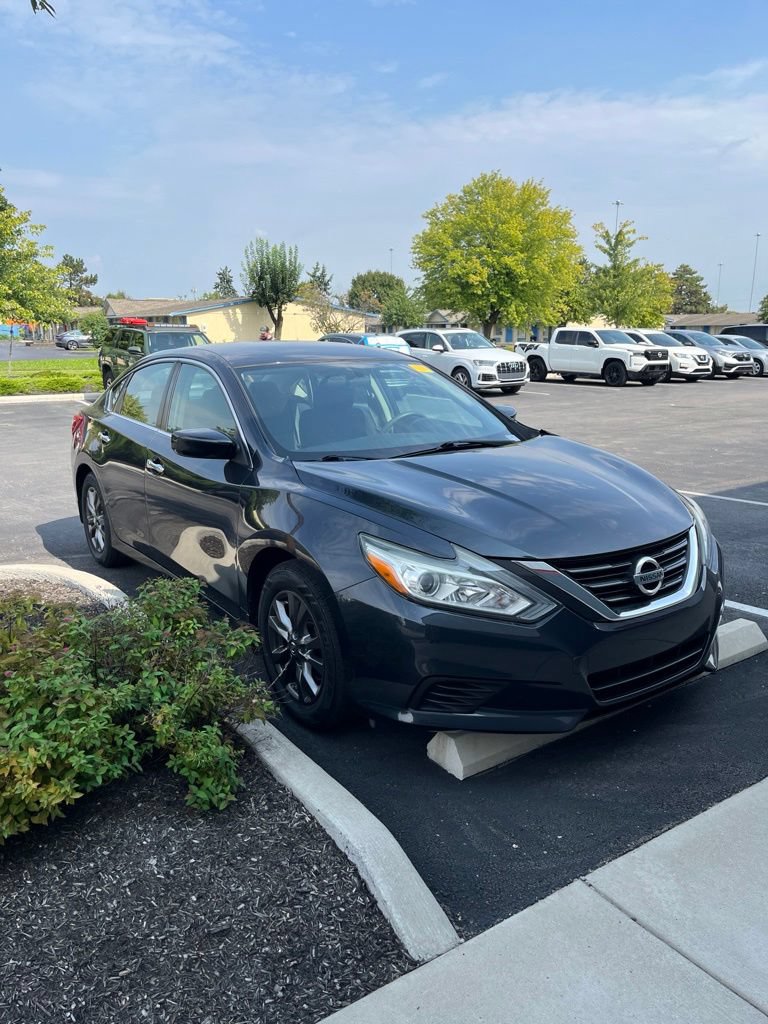 Used 2016 Nissan Altima 2.5 S w/ Power Driver Seat Package FWD image 2