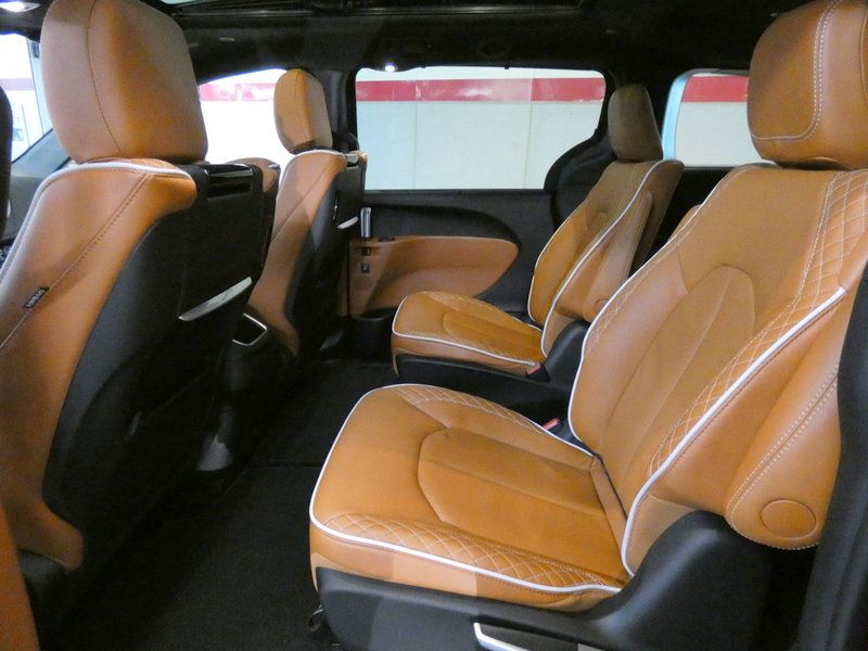 Used 2024 Chrysler Pacifica Pinnacle FWD image 31