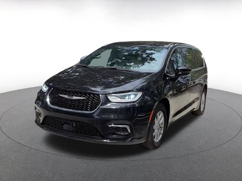 Used 2025 Chrysler Pacifica Select FWD image 7