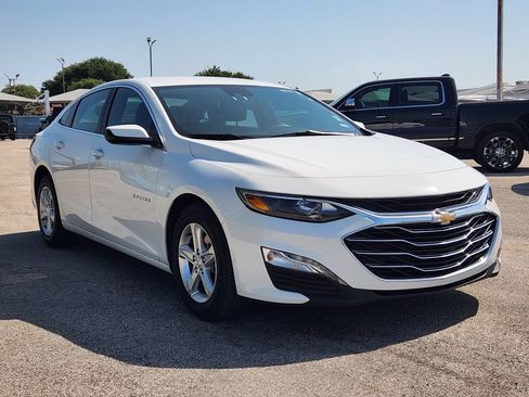 Used 2024 Chevrolet Malibu LT FWD image 3