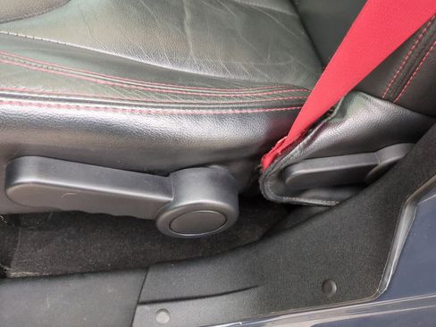 Used 2018 Jeep Wrangler Unlimited Rubicon w/ Connectivity Group image 17