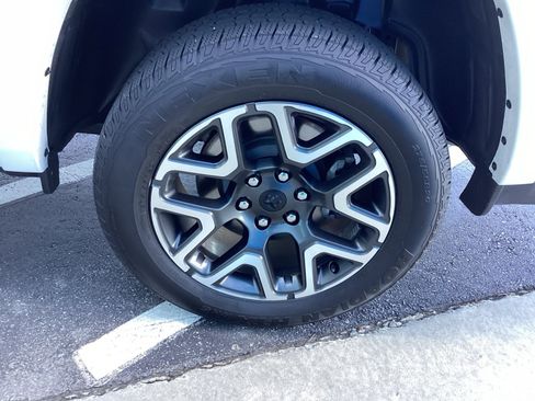 Used 2025 RAM 1500 Laramie image 27