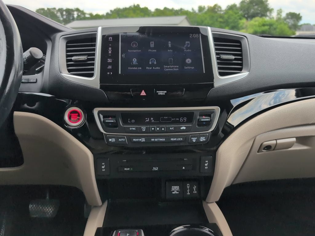 Used 2017 Honda Pilot Touring image 26