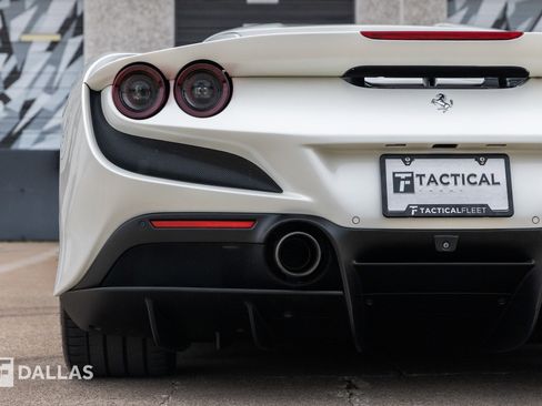 Used 2021 Ferrari F8 Tributo image 14