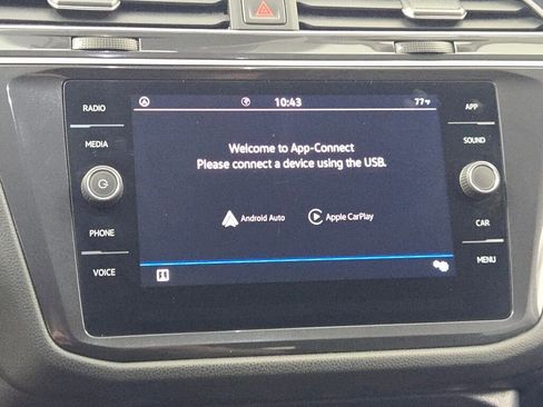 Used 2024 Volkswagen Tiguan SE image 30