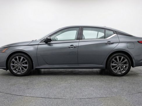 Used 2025 Nissan Altima 2.5 SV image 5