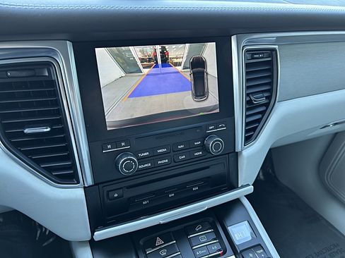 Used 2018 Porsche Macan GTS image 21