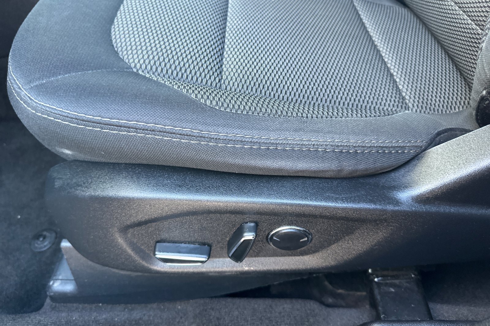 Used 2017 Ford Explorer XLT FWD image 13