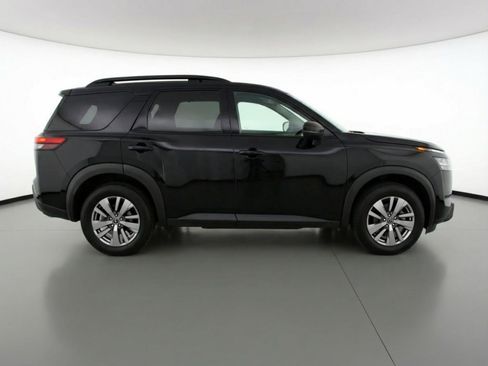 Used 2025 Nissan Pathfinder SV image 11