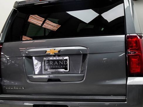Used 2019 Chevrolet Suburban LT RWD image 17
