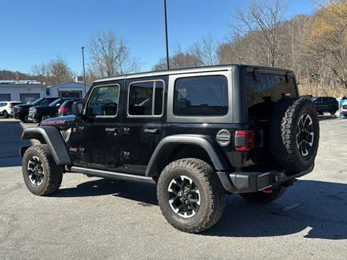 Certified 2025 Jeep Wrangler Unlimited Rubicon AWD/4WD image 8