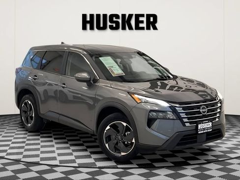 Used 2025 Nissan Rogue SV AWD/4WD image 1