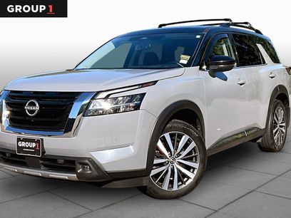 Used 2022 Nissan Pathfinder Platinum w/ Cargo Package