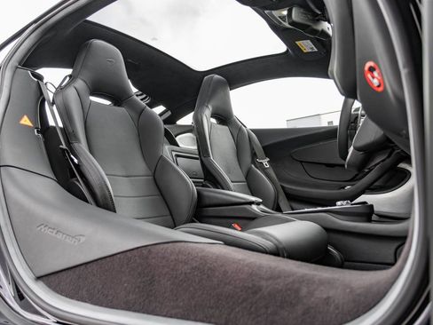 Used 2023 McLaren GT RWD image 25