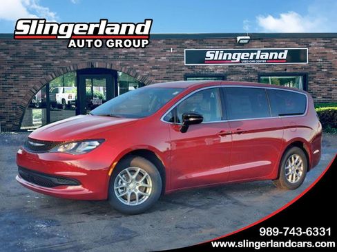 Used 2026 Chrysler Voyager LX image 1