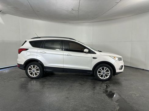 Used 2019 Ford Escape SEL image 13