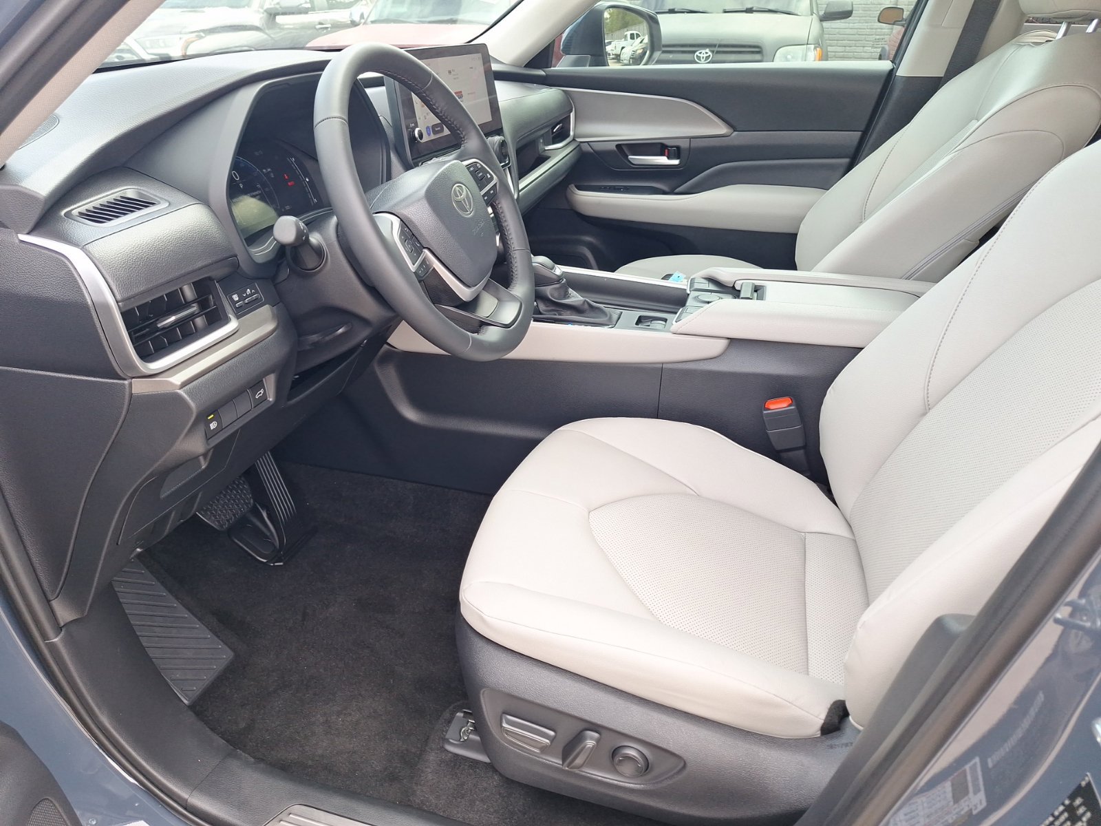 Used 2026 Toyota Grand Highlander FWD image 14