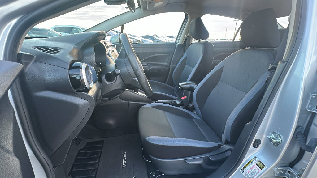 Used 2025 Nissan Versa SV FWD image 4