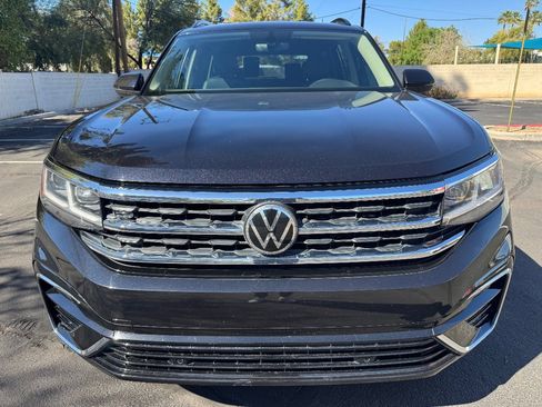 Used 2021 Volkswagen Atlas SE w/ Panoramic Sunroof Package image 3