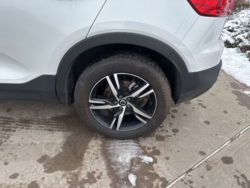 Certified 2025 Volvo XC40 B5 Core image 19