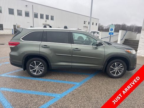 Used 2017 Toyota Highlander XLE w/ Protection Package #3 image 6