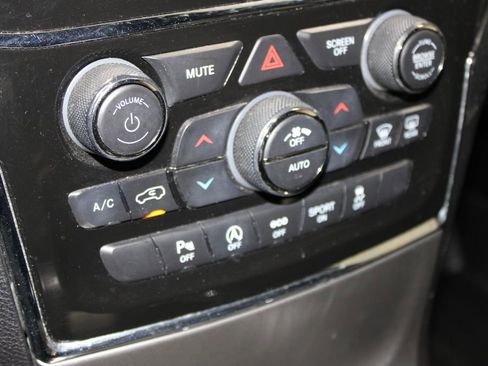 Used 2021 Jeep Grand Cherokee Limited w/ Luxury Group II image 48