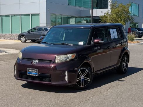 Used 2014 Scion xB FWD image 1