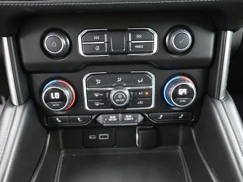 Used 2021 Chevrolet Tahoe Z71 image 29